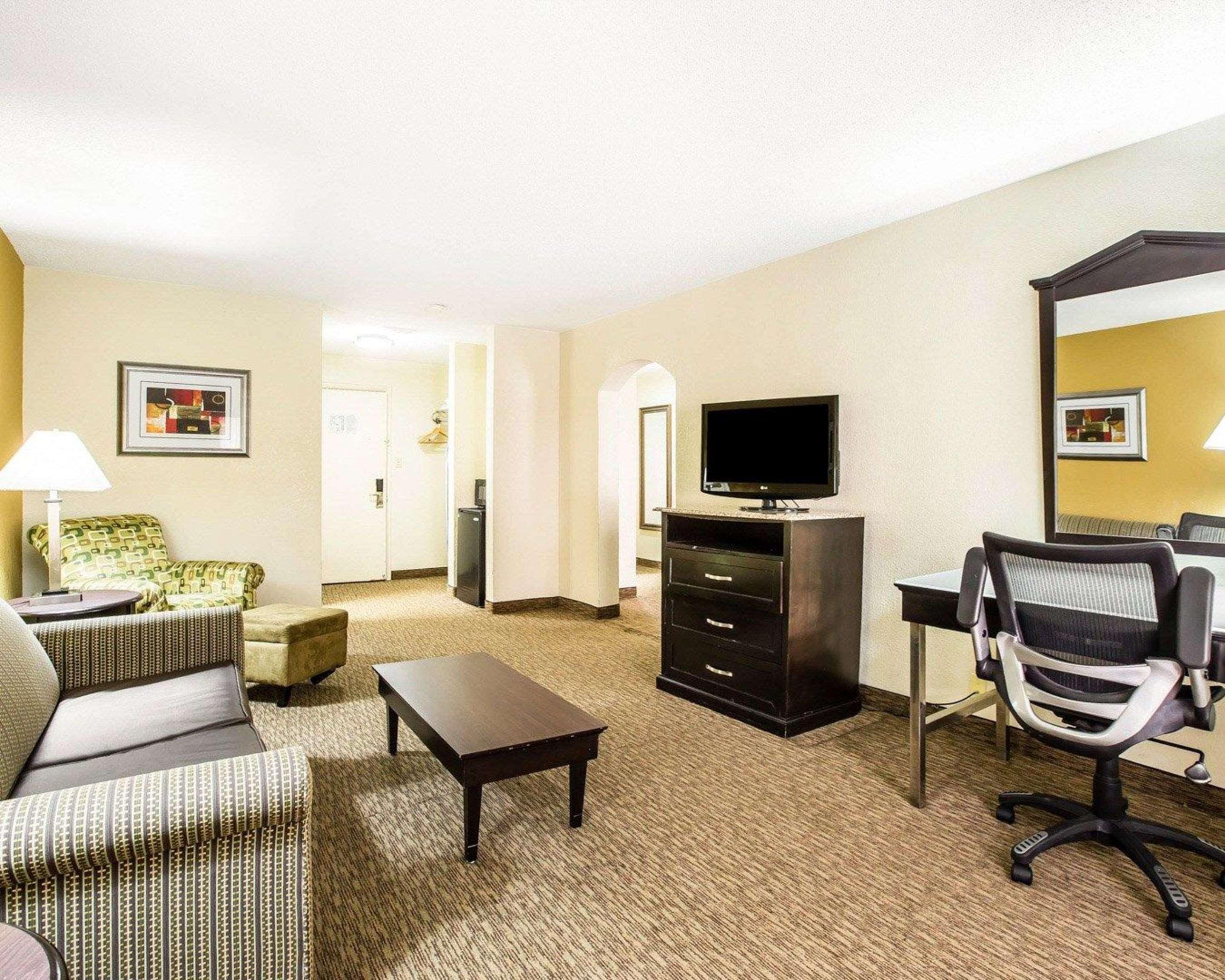 Quality Inn & Suites - Greensboro-High Point Zewnętrze zdjęcie